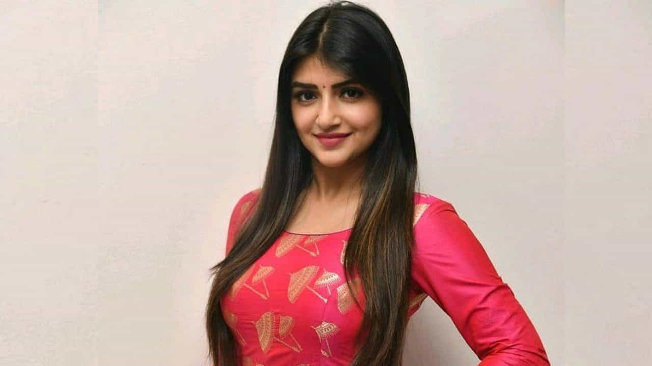 రవితేజతో నటించిన ‘ధమాకా’ సినిమా త్వరలో విడుదల కాబోతోంది. ‘పెళ్లిసందD’ సినిమాలో ఆమె లుక్స్కి కుర్రకారుతోపాటు ‘ధమాకా’ టీమ్ కూడా ఫిదా అయ్యి ఈ సినిమా ఛాన్స్ ఇచ్చిందని టాక్.
