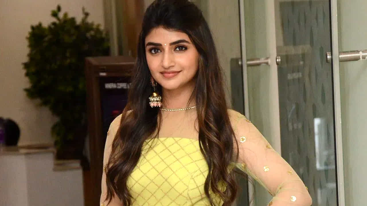 తాజాగా ఈ అమ్మడుకు సంబంధించిన ఓ వార్త సోషల్ మీడియాలో తెగ వైరల్ అవుతోంది. ఈ విషయం పై నెటిజన్లు చర్చిస్తున్నారు.