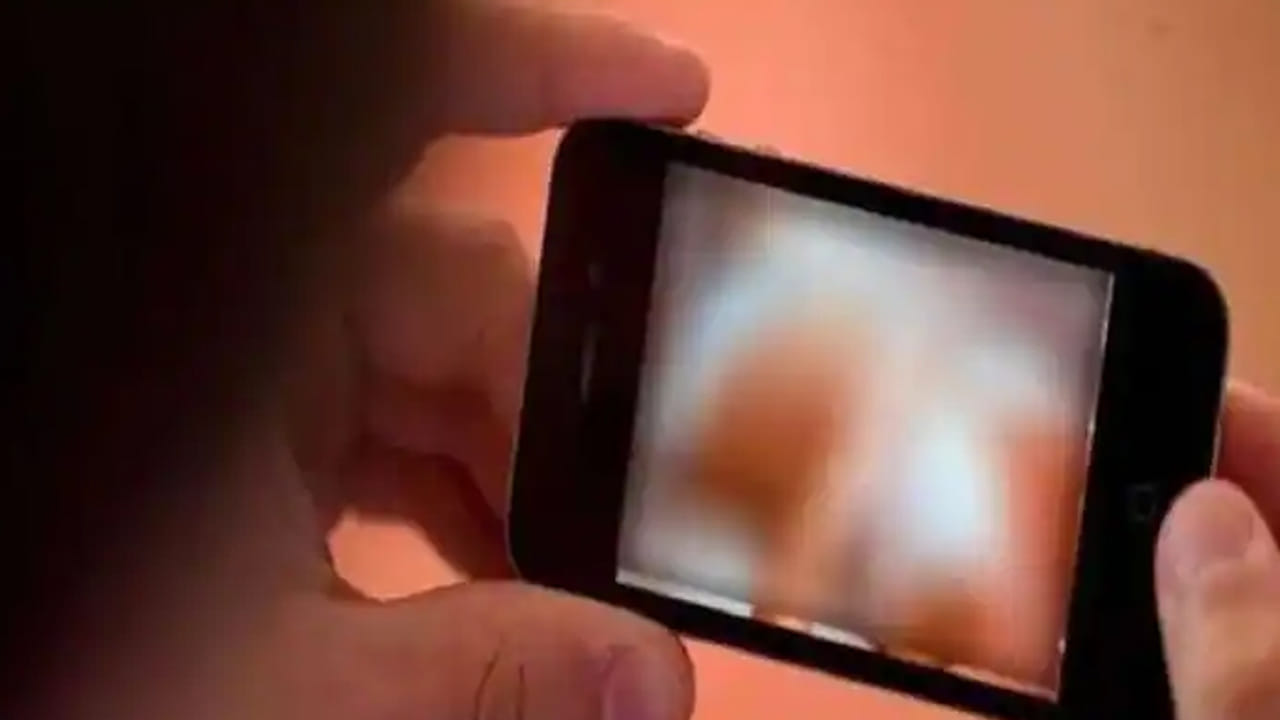 Telangana: భార్యకు ఆ వీడియోలు చూపించి వేధించేవాడు.. తట్టుకోలేని ఆమె ఏం చేసిందో తెలిసి అవాక్కైన పోలీసులు..