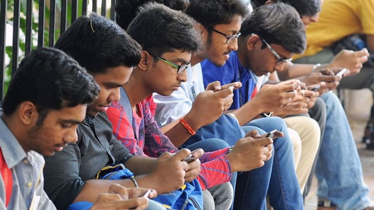 Smartphone: మీలో ఈ లక్షణాలు కనిపిస్తున్నాయా.? అయితే మీరు స్మార్ట్‌ఫోన్‌ను వదిలేయాల్సిన సమయం వచ్చినట్లే..