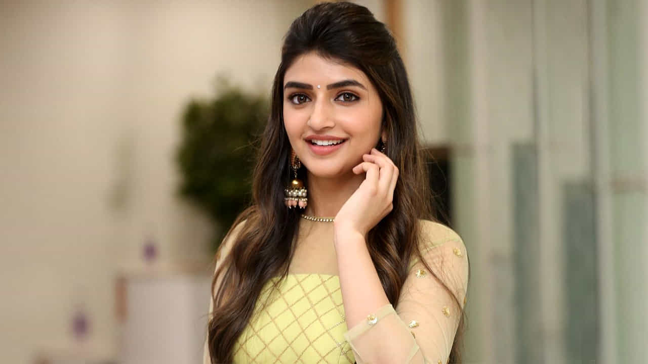 టాలీవుడ్ యంగ్ హీరోయిన్లలో మోస్ట్ వాంటెడ్ ఎవరు అంటే.. శ్రీలీల అని ఠక్కున చెప్పేస్తారు సినీ జనాలు. అంతలా ఆకట్టుకుంది ఈ బ్యూటీ.