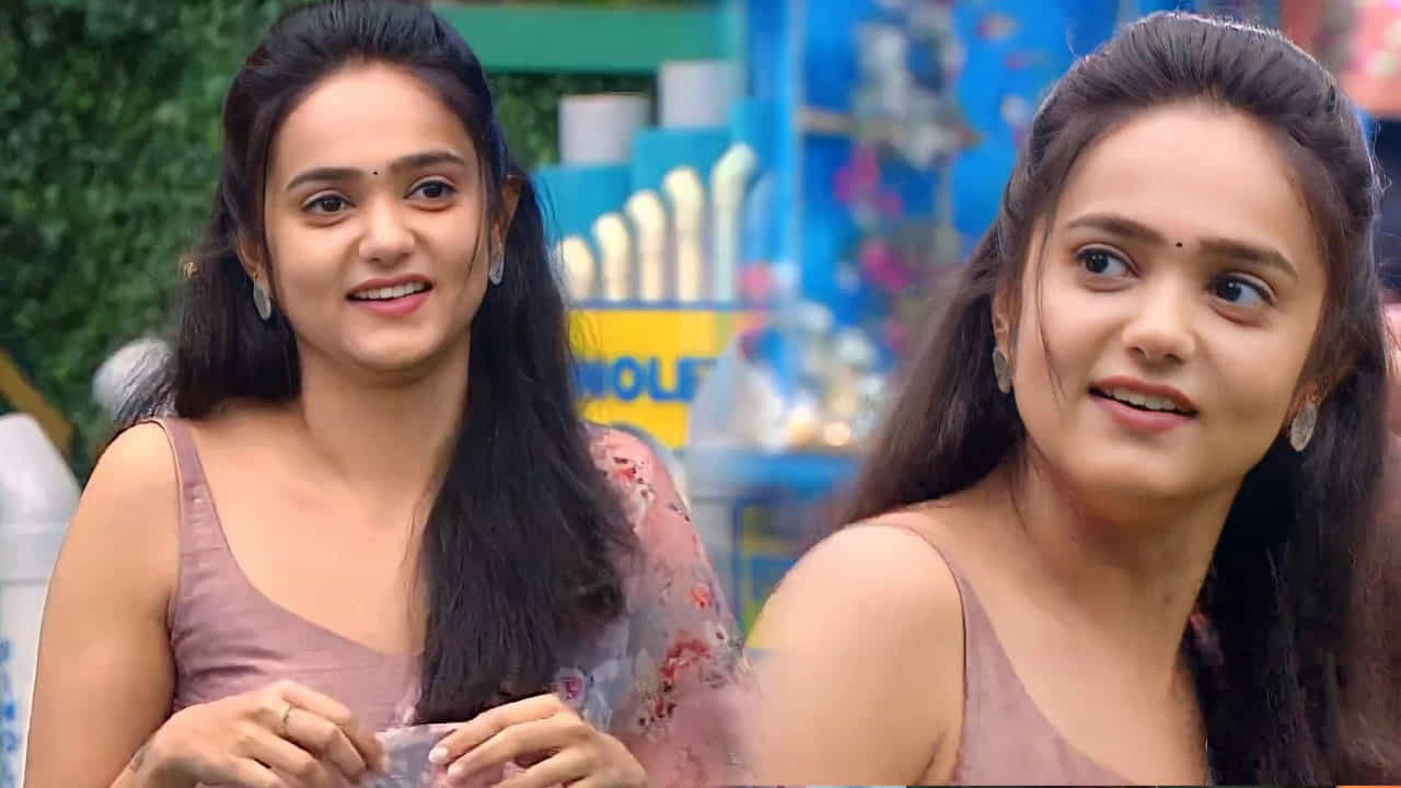 ఇక  మెల్లి మెల్లిగా తన ఆట తీరుకుంటూ మార్చుకుంటూ వచ్చిన శ్రీసత్య.. కీర్తి విషయంలో మాత్రం ప్రతిసారి తప్పు చేస్తూ దొరికిపోయింది. కీర్తి మాట్లాడుతుంటే వెక్కిరింపుగా నవ్వడం... బ్యాక్ బిచింగ్ చేయడంతో విపరీతమైన నెగిటివిటీ ఏర్పడింది. 