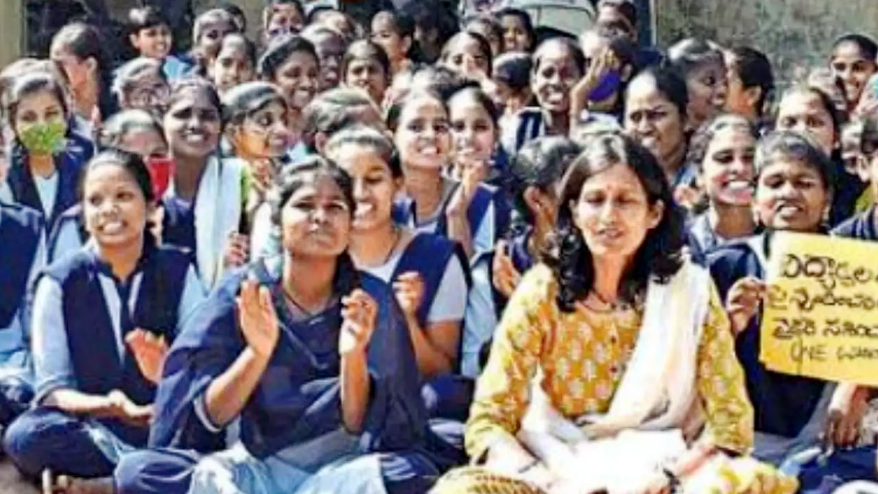 Telangana: సరూర్‌ నగర్ గవర్నమెంట్ కాలేజీ విద్యార్థుల ఆందోళనకు దిగొచ్చిన ప్రభుత్వం.. రూ.2 కోట్లు మంజూరు