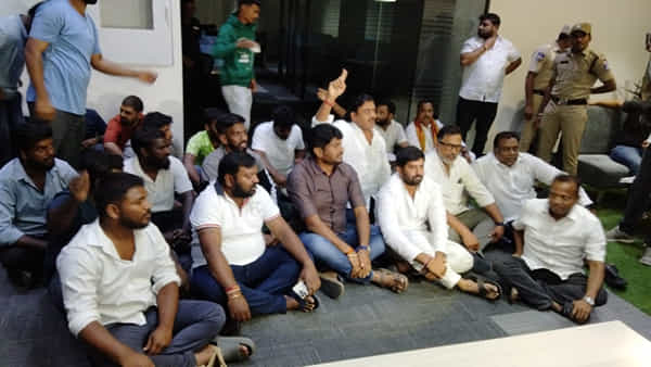 Telangana Congress: కాంగ్రెస్ వార్ రూమ్ సిబ్బందికి హైకోర్టులో ఊరట.. పోలీసు విచారణపై స్టే..