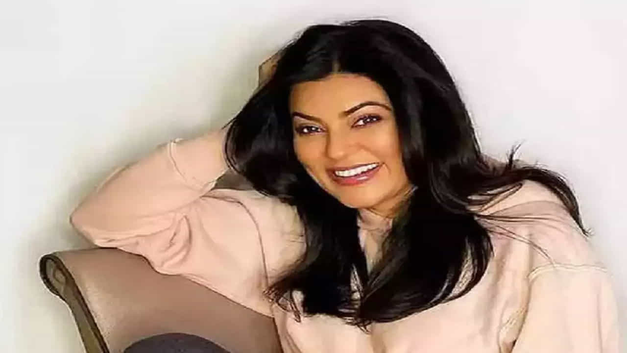 గూగుల్ టాప్ 10 సెర్చ్ లిస్ట్లో చోటు దక్కించుకున్న ఇండియా సినీ ప్రముఖులలో సుస్మితా సేన్ ఒక్కరే ఉన్నారు. ఈ ఏడాది సుస్మితా సేన్ ఐపీఎల్ వ్యవస్థాపకుడు లలిత్ మోదీతో తనకున్న సంబంధాల గురించి ఎక్కువగా చర్చించారు. మిస్ యూనివర్స్ పోటీల్లో విజేతగా నిలిచిన తొలి భారతీయురాలు.