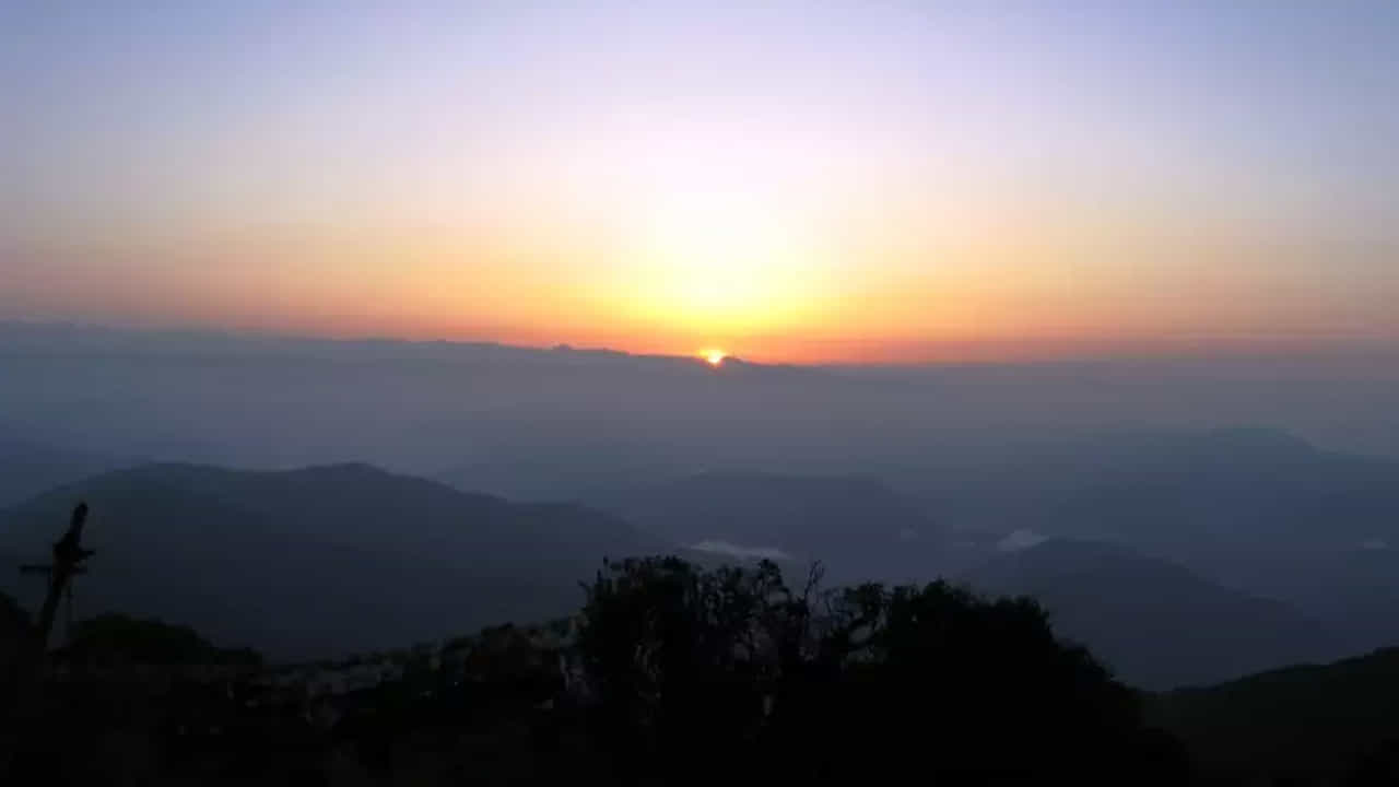 టైగర్ హిల్, పశ్చిమ బెంగాల్( Tiger Hill )
పశ్చిమ బెంగాల్ డార్జిలింగ్ లో ఉన్న కాంచన్ జంగా పర్వతాల వద్ద ఉన్న టైగర్ హిల్ పర్యాటకులకు సూర్యోదయ వీక్షణ అనుభూతినిస్తుంది.