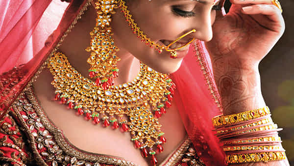 Gold Price Today: బ్రేకులు లేకుండా పరుగులు పెడుతున్న బంగారం ధర.. రూ.73 వేలకు చేరి వెండి.. హైదరాబాద్లో ఎంతంటే