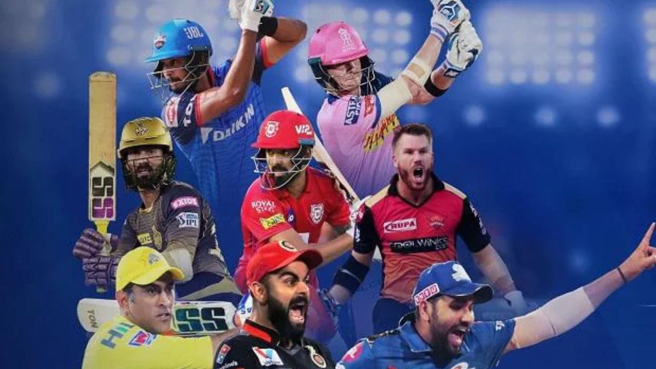 Top 10 Earners In IPL History: ఐపీఎల్ చరిత్రలో అత్యధికంగా ఆర్జించిన ఆటగాడిగా రోహిత్ శర్మ నిలిచాడు. కాగా, రోహిత్ శర్మ తర్వాత ఈ జాబితాలో రెండో స్థానంలో భారత మాజీ కెప్టెన్, ఐపీఎల్‌లో చెన్నై సూపర్ కింగ్స్ కెప్టెన్ మహేంద్ర సింగ్ ధోనీ నిలిచాడు. ఇప్పటివరకు రోహిత్ శర్మ ఐపీఎల్ ద్వారా రూ.178.6 కోట్లు సంపాదించాడు. కాగా మహేంద్ర సింగ్ ధోనీ 16 ఏళ్ల ఐపీఎల్ చరిత్రలో రూ.176.84 కోట్లు సంపాదించాడు. దీంతో పాటు విరాట్ కోహ్లీ, సురేశ్ రైనా పేర్లు కూడా ఈ జాబితాలో ఉన్నాయి. ఐపీఎల్‌లో అత్యధికంగా సంపాదిస్తున్న 10 మంది క్రికెటర్లను ఇప్పుడు తెలుసుకుందాం..