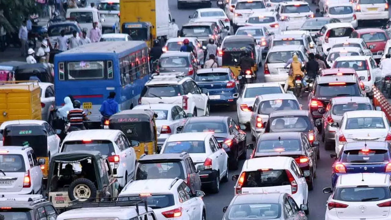 Hyderabad Trafic: హైదరాబాదీలకు అలర్ట్.. ఆ రూట్‌కు వెళ్లారంటే ఇక తిరుగుతూనే ఉండాలి..