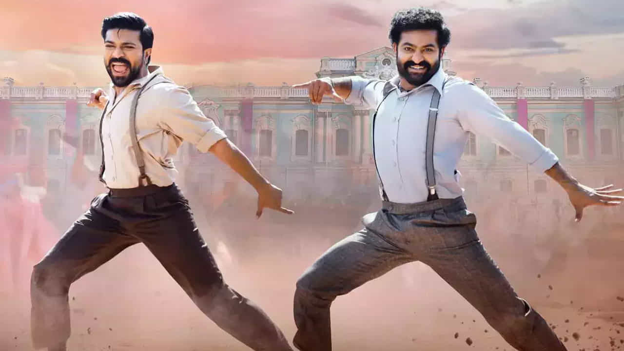 ఎన్టీఆర్, రామ్ చరణ్ కలిసి స్టెప్పులేసిన ఆర్ఆర్ఆర్ మువీలోని 'నాటు.. నాటు' సాంగ్..
