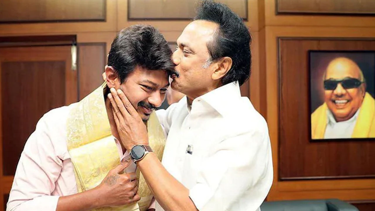 Udhayanidhi Stalin: దక్షిణాదిన మరో వారసుడొచ్చాడు.. మంత్రిగా ప్రమాణ స్వీకారం చేసిన సీఎం తనయుడు..