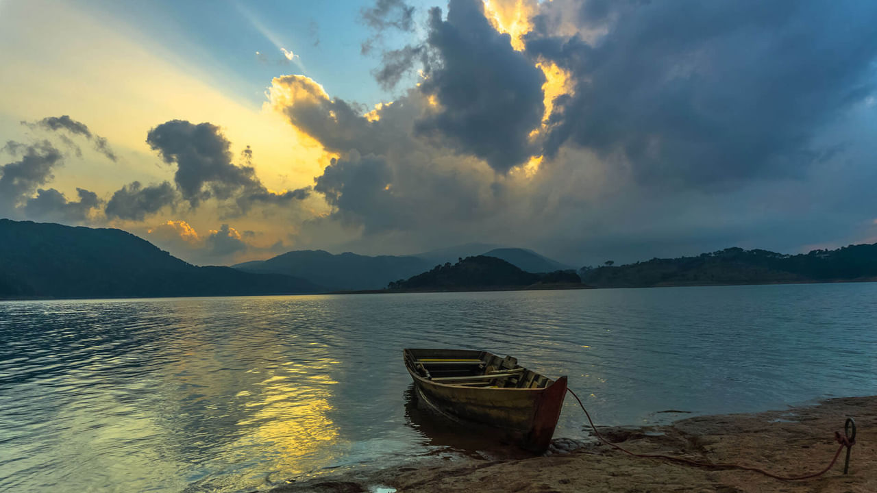 ఉమియం సరస్సు, మేఘాలయ ( umiyam , meghalaya )
షిల్లాంగ్ నుంచి 15 కిలోమీటర్ల దూరంలో ఉమియం సరస్సు వద్ద కొండల మధ్య నుంచి సూర్యోదయాన్ని వీక్షిస్తే ఆ అనుభూతే వేరు