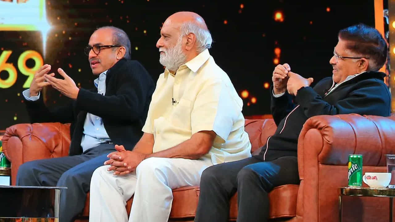 తాజాగా సురేష్ బాబుతో పాటు అల్లు అరవింద్ను కూడా ఇరకాటంలో పడేశారు బాలయ్య. అంతగా ఆయనేం అడిగారో తెలుసా..? బాలయ్య గురించి చెప్పాలంటే అన్స్టాపబుల్కు ముందు.. తర్వాత అని చెప్పాలేమో..? ఎందుకంటే ఆయనంత సరదాగా ఉంటారని.. ఆయనలో అంత మంచి హోస్ట్ ఉన్నారనే విషయం ఈ షో వచ్చేవరకు ఎవరికీ తెలియదు.