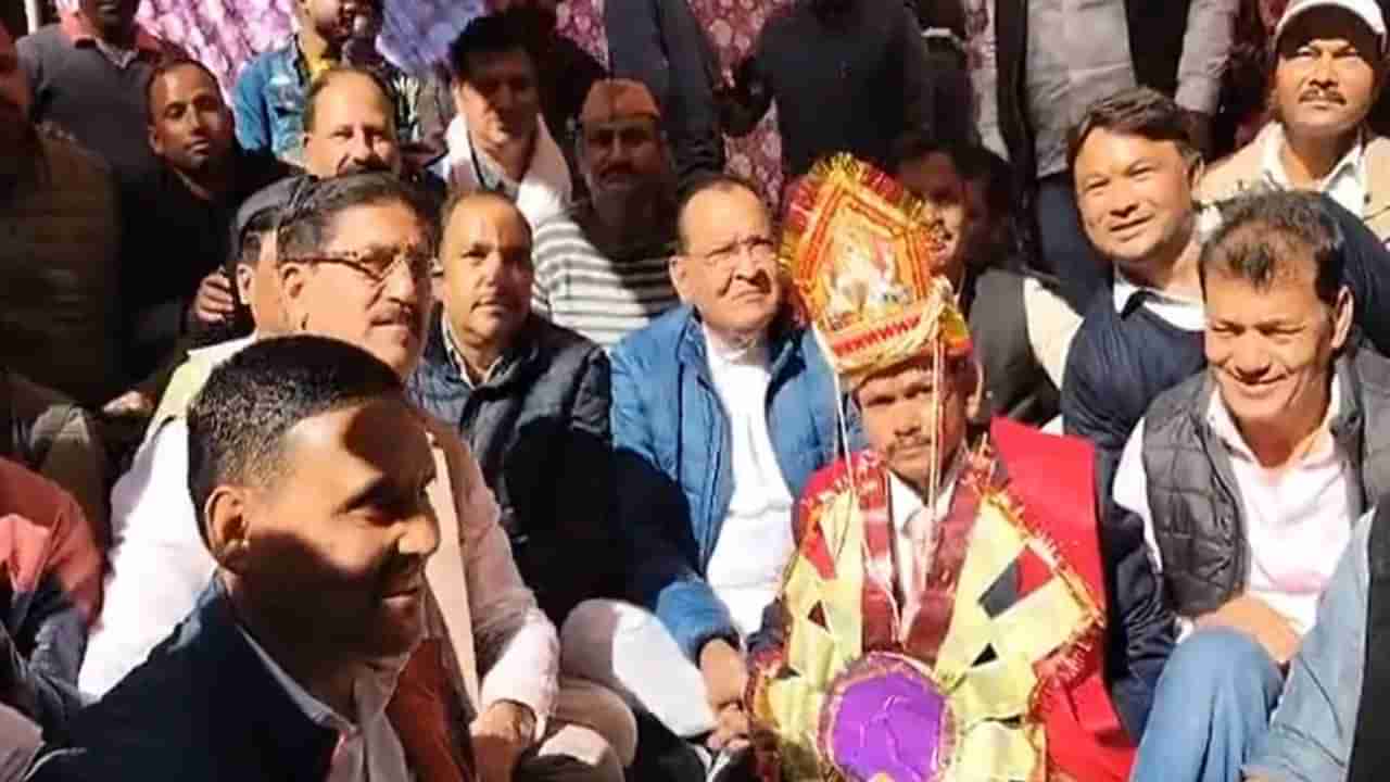 Viral Video: పెళ్లి వేదికకు వెళ్లకుండా.. ధర్నాలో కూర్చున్న వరుడు.. అసలు విషయం ఏంటో తెలుసా?