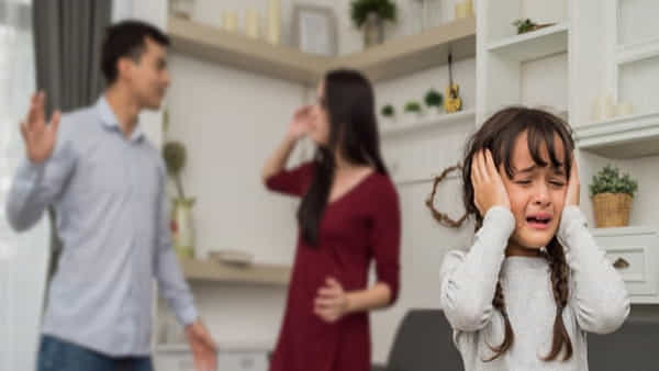 Vastu Tips: కుటంబంలో సమస్యలు వేధిస్తున్నాయా.? ఈ వాస్తు చిట్కాలను పాటిస్తే ప్రాబ్లమ్స్ అన్నీ పరార్.