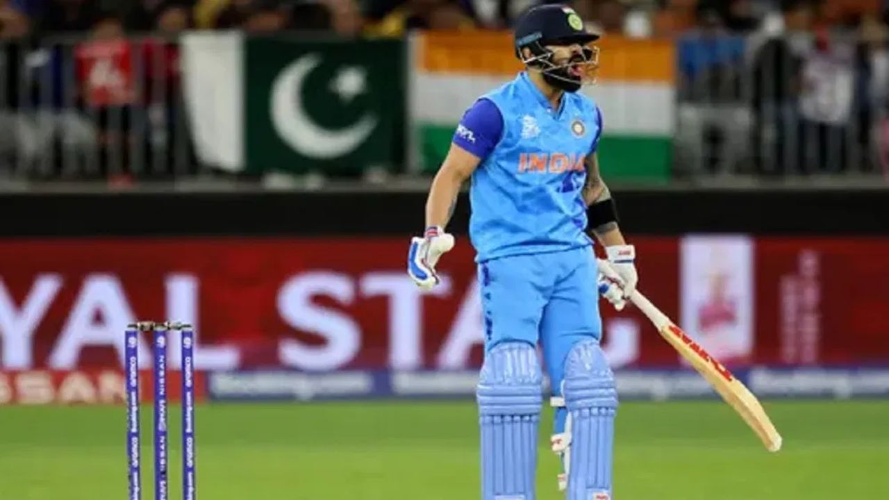 అదే సమయంలో విరాట్ కోహ్లీ కెప్టెన్సీలో, భారత్ 50 టీ20 మ్యాచ్‌లు ఆడింది. 30 గెలిచింది. 16 మ్యాచ్‌లు ఓడింది. 2 మ్యాచ్‌లు టై కాగా, 2 మ్యాచ్‌ల్లో ఫలితాలు రాలేదు.