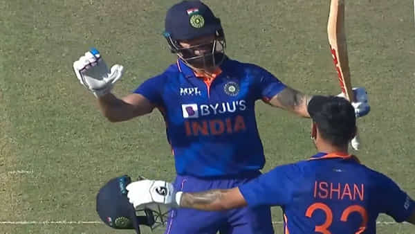 BAN vs IND: కోహ్లీ భయ్యా.. నువ్వు సూపర్.. భాంగ్రా డ్యాన్స్తో ఇషాన్ డబుల్ సెలబ్రేషన్స్ను షేర్ చేసుకున్న విరాట్