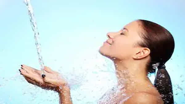 Winter skin care: స్నానం చేసే నీటిలో ఒక చెంచా నెయ్యి కలుపుకోండి.. పొందండి వెయ్యి లాభాలు..!!