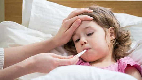 Child Health: చలికాలం చిన్నారుల్లో జలుబు, దగ్గు వేధిస్తోందా.? బ్యాక్టీరియా ఇన్ఫెక్షన్ను ఇలా గుర్తించండి..