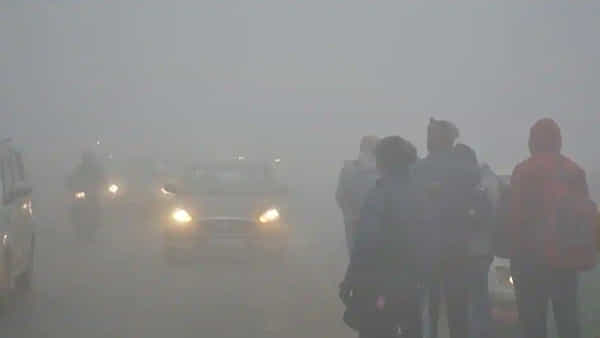 Winter: గజగజలాడిస్తున్న చలి పులి.. దారుణంగా పడిపోతున్న ఉష్ణోగ్రతలు.. ఆలస్యంగా నడుస్తున్న రైళ్లు..