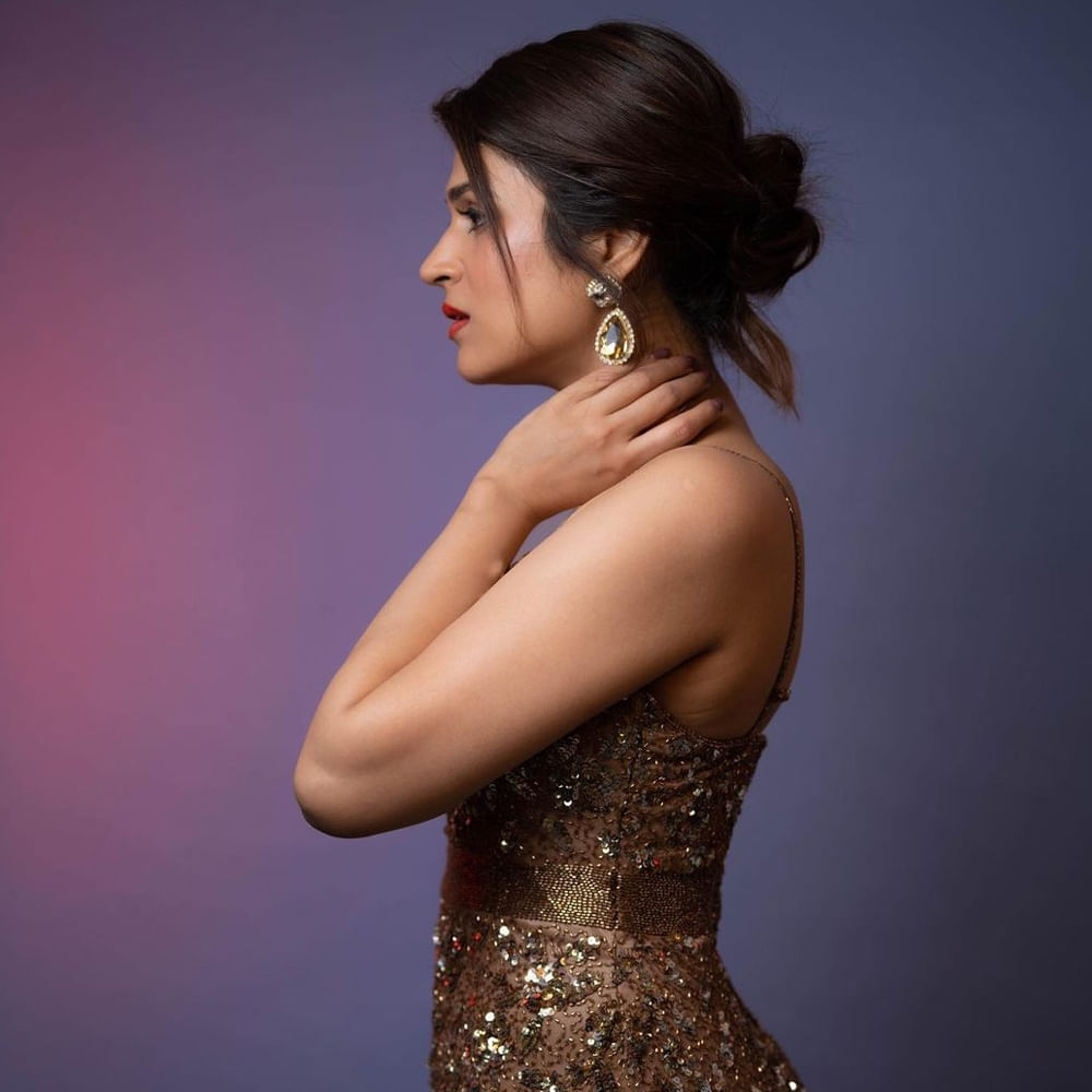 సిద్దు ఫ్రమ్ సినిమాతో టాలీవుడ్లోకి ఎంట్రీ ఇచ్చింది శ్రద్ధా దాస్ (Shraddha Das). తెలుగు, తమిళ్, హిందీలో కలిపి దాదాపు 40 చిత్రాల్లో నటించింది. ఆర్య2, డార్లింగ్, నాగవల్లి, పీఎస్వీ గరుడవేగ వంటి సినిమాల్లో మెరిసినా.. సరైన అవకాశాలు లేవు