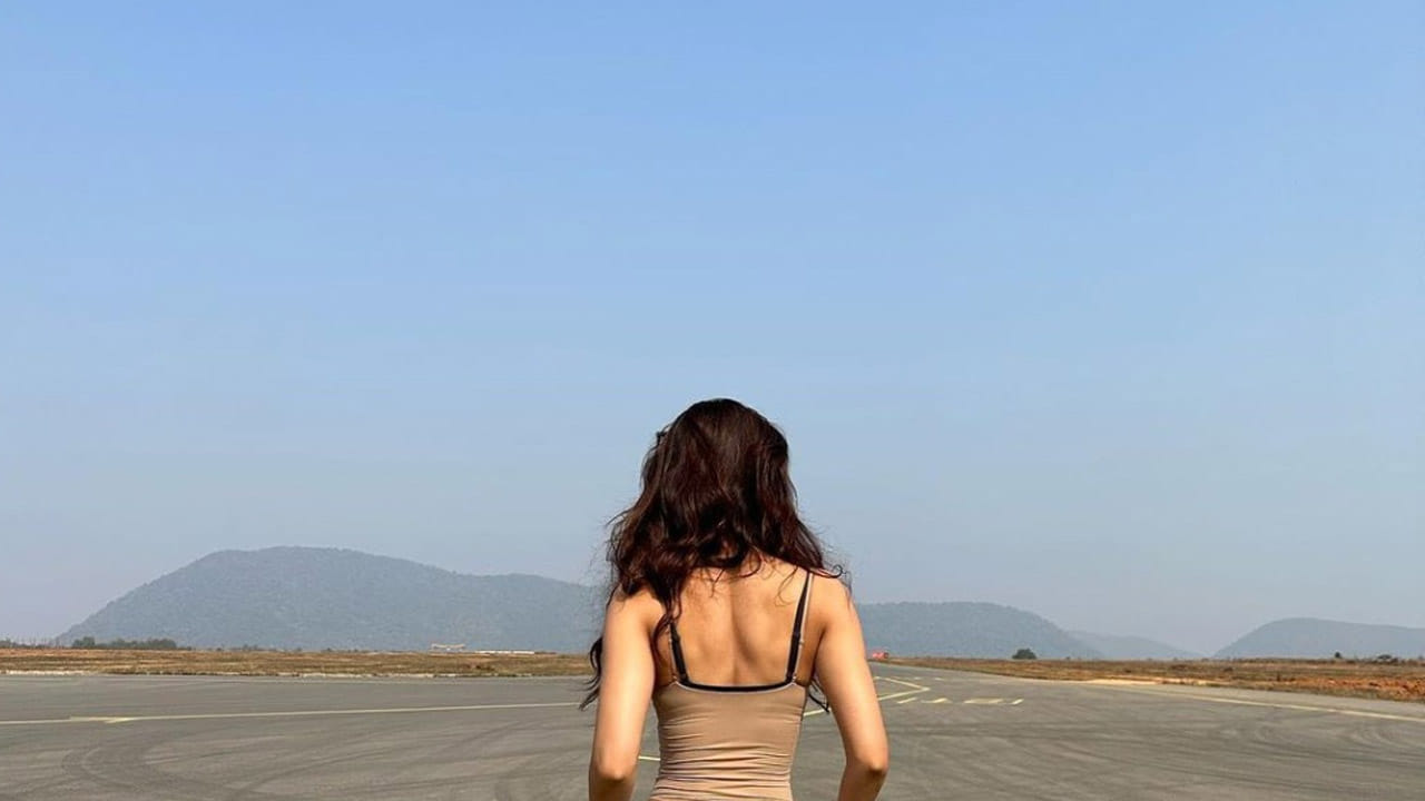 Tollywood: నాజుకు వయ్యారాల చిన్నది ఇండస్ట్రీలోనే క్రేజీ హీరోయిన్.. ఫిట్నెస్లో ఈమెను మించినవారు లేరు..