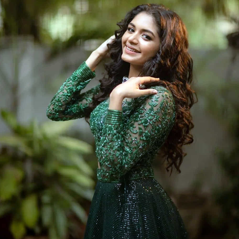 దర్శకుడు శంకర్ గురించి ప్రత్యేకంగా పరిచయాలు అవసరం లేదు. ఆయన వారసురాలు అదితి.. తాజాగా హీరోయిన్‌గా పరిచయం అయ్యారు.అమ్మాయి చాలా బాగుందంటూ శంకర్ ఫ్యాన్స్ మురిసిపోతున్నారు.హీరోయిన్ గా దూసుకుపోతున్న ఈ అమ్మడు సోషల్ మీడియాలో యాక్టీవ్ గా ఉంటూ ఫొటోస్ తో ఫ్యాన్స్ కు దగ్గరగా ఉంటుంది. తాజా ఫోటోషూట్ పై ఓ లుక్కేయండి.
