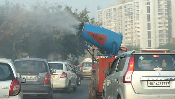 Air pollution: ఢిల్లీలో ప్రమాదకర స్టేజ్లో వాయు కాలుష్యం.. రెడ్ అలెర్ట్ జారీ.. BS-3 పెట్రోల్, BS-4 డీజిల్ కార్లపై నిషేధం