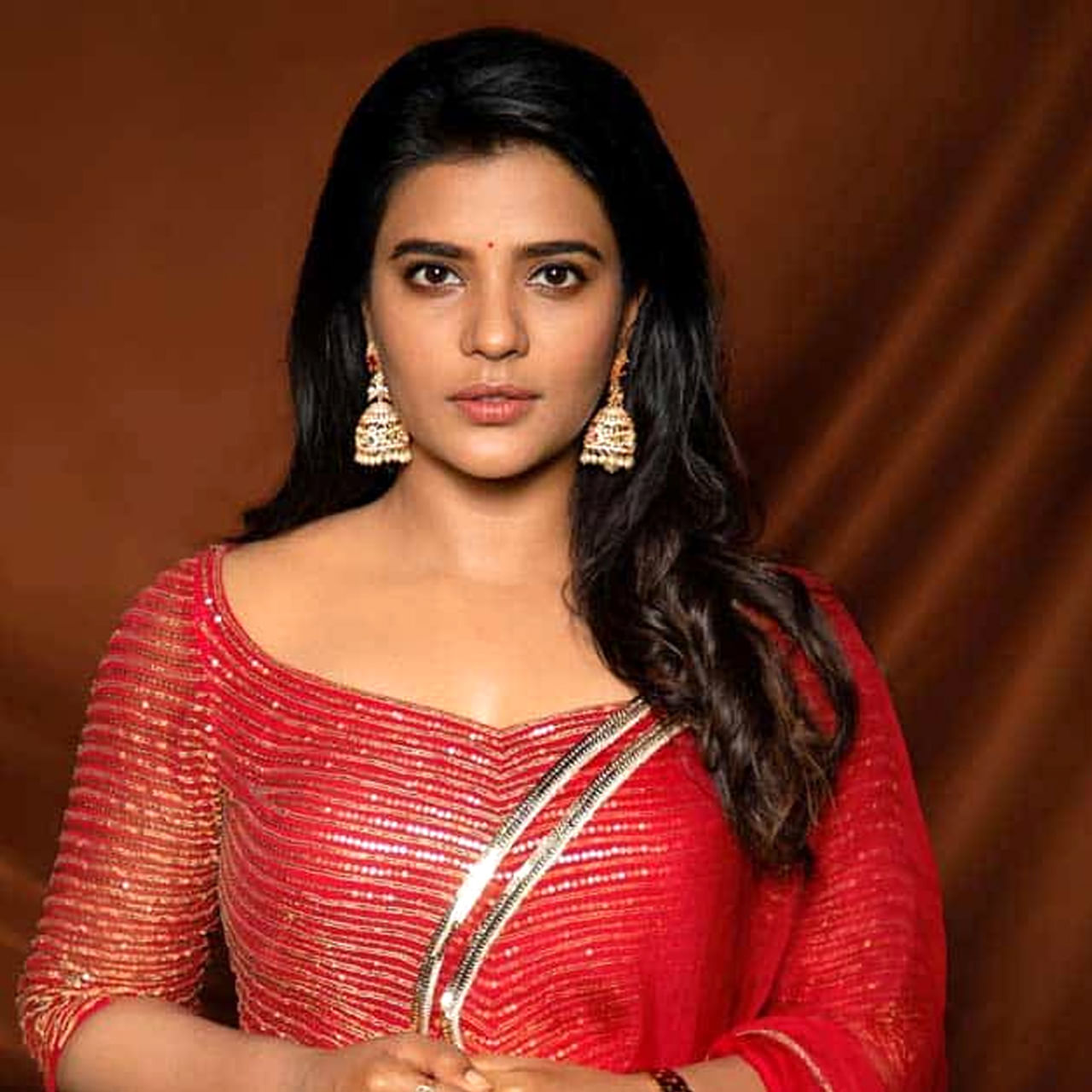 సినిమా బ్యాక్ గ్రౌండ్ ఉన్నప్పటికీ ఐశ్వర్య రాజేష్ తన సొంత టాలెంట్ తోనే పైకొచ్చింది. నటి గా తమిళనాట మంచి గుర్తింపు తెచ్చుకుంది ఈ భామ. నేడు ఈ బ్యూటీ పుట్టిన రోజు.