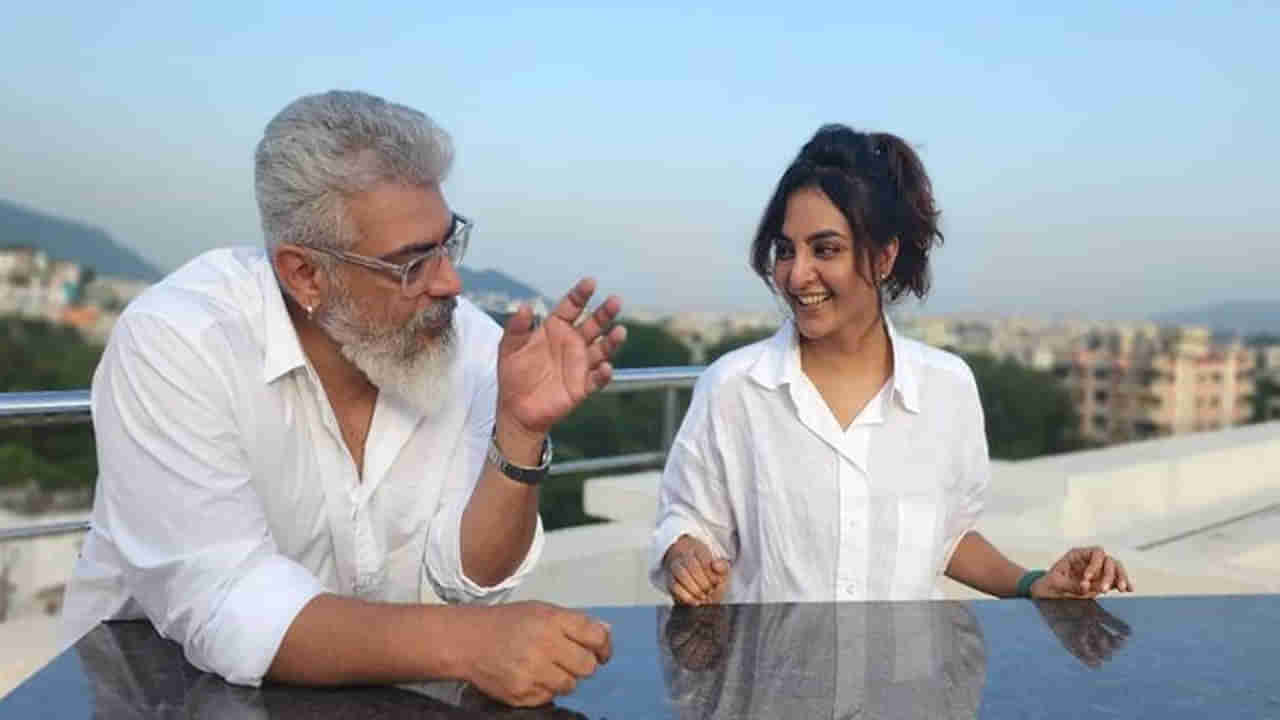 Ajith Kumar: డేర్‌ డెవిల్‌తో కలిసి బైక్ రైడింగ్.. ఎగిరి గంతేసిన హీరోయిన్.. రోడ్డు ట్రిప్‌లో  తునివు జంట..