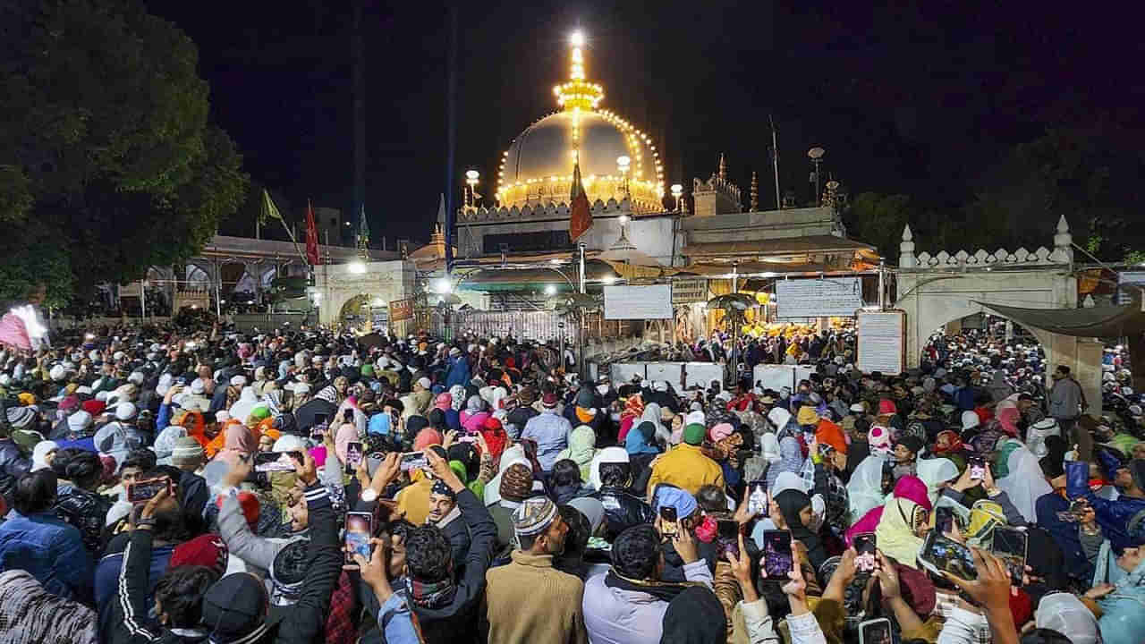 Ajmer Dargah: అజ్మీర్ షరీఫ్ దర్గాలో ఘర్షణ.. వివాదాస్పద నినాదాల తర్వాత ఏం జరిగిందంటే..