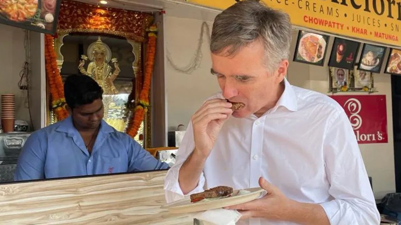 British High Commissioner: స్ట్రీట్ ఫుడ్ చిల్లీ ఐస్ క్రీం టేస్ట్ సూపర్బ్ అంటోన్న బ్రిటీష్ హైకమీషనర్..ఈ ఫుడ్ మరింత టేస్ట్ అంటూ నెటిజన్లు సలహాలు