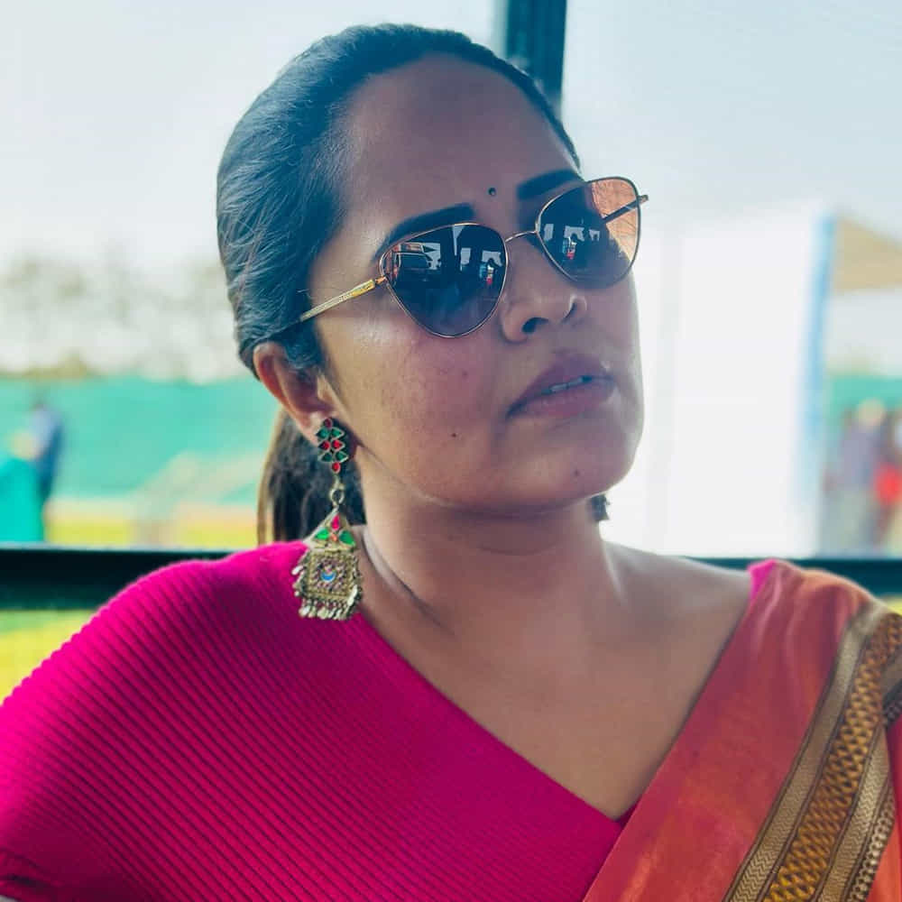 అనసూయ భరద్వాజ్.. ఈ ముద్దుగుమ్మ తెలియని తెలుగు ప్రేక్షకులు ఉండరేమో.. బుల్లితెర పై పలు టీవీ షోలతో బాగా పాపులర్ అయ్యింది ఈబ్యూటీ. అందం.. అభినయం ఉన్న ఈ చిన్నది బుల్లితెర పైనే కాదు.. వెండితెరపైనా సత్తాచాటుతూ దూసుకుపోతుంది. కేవలం యాంకరింగ్‌‌‌తోనే కాదు క్యారెక్టర్ ఆర్టిస్ట్‌గాను రాణిస్తుంది ఈ రంగమ్మత్త.
