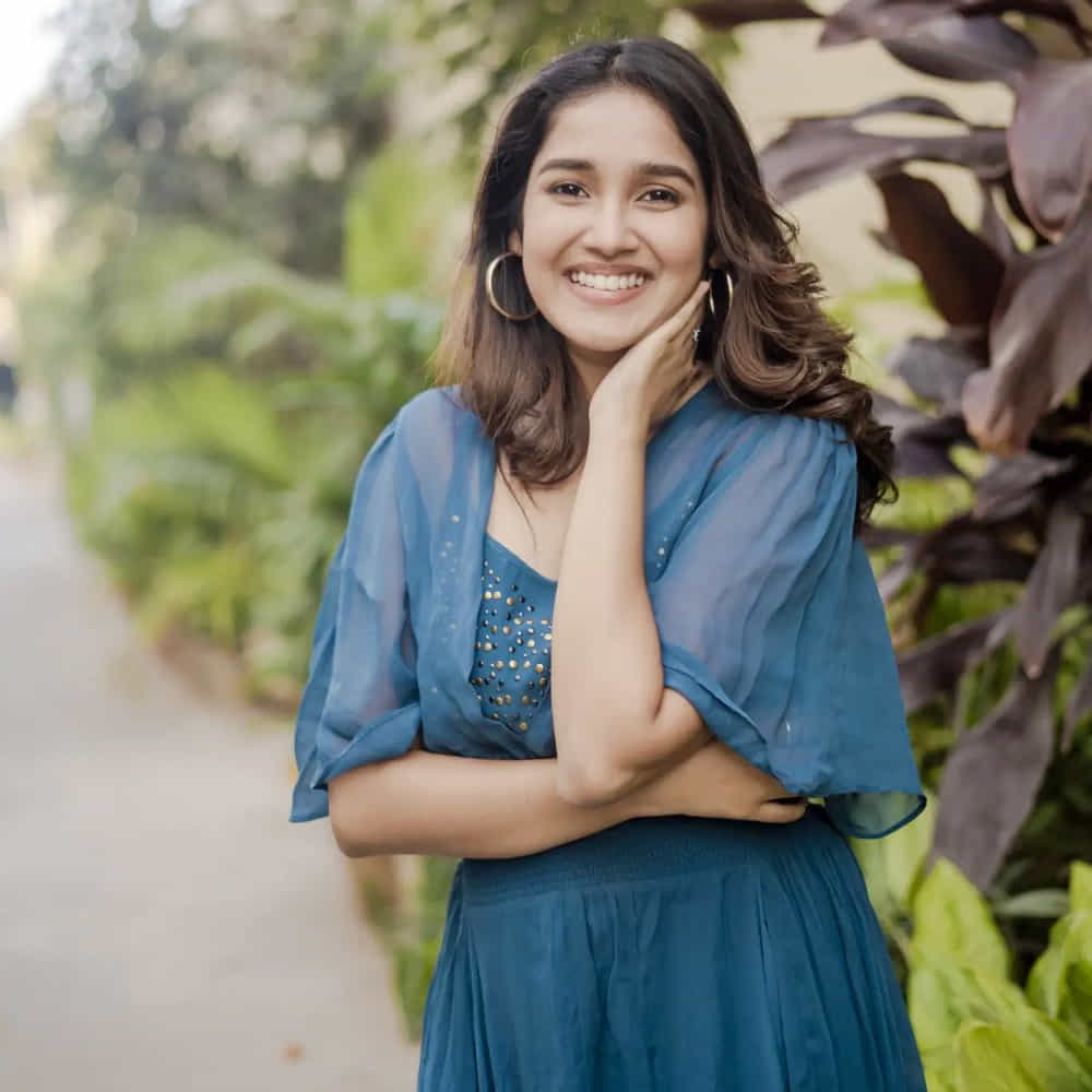 అనిఖా సురేంద్రన్ చైల్డ్ నటిగా చాలా సినిమాలు చేసింది. ఈమధ్య విడుదల అయిన నాగార్జున నటించిన 'ఘోస్ట్' సినిమాలో కూడా టీనేజ్ అమ్మాయిగా నటించింది. అలాగే తమిళ సూపర్ స్టార్ అజిత్ సినిమాలో కూడా టీనేజ్ అమ్మాయిగా నటించిన అనిఖా ఫొటోస్ చూస్తే మైండ్ బ్లోయింగ్ అంతే.. ఈ అమ్మడిని చూసిన ఎవరైనా ఫిదా అవ్వాల్సిందే..