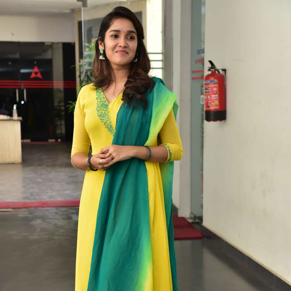 అనిఖా సురేంద్రన్ చైల్డ్ నటిగా చాలా సినిమాలు చేసింది. ఈమధ్య విడుదల అయిన నాగార్జున నటించిన 'ఘోస్ట్' సినిమాలో కూడా టీనేజ్ అమ్మాయిగా నటించింది. అలాగే తమిళ సూపర్ స్టార్ అజిత్ సినిమాలో కూడా టీనేజ్ అమ్మాయిగా నటించిన అనిఖా మొట్ట మొదటి సారిగా కథానాయికగా గా నటిస్తున్న చిత్రం 'బుట్ట బొమ్మ'
