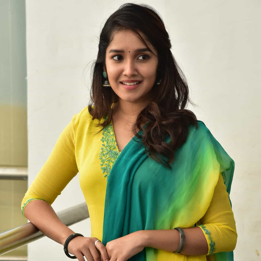 అనిఖా సురేంద్రన్ చైల్డ్ నటిగా చాలా సినిమాలు చేసింది. ఈమధ్య విడుదల అయిన నాగార్జున నటించిన 'ఘోస్ట్' సినిమాలో కూడా టీనేజ్ అమ్మాయిగా నటించింది. అలాగే తమిళ సూపర్ స్టార్ అజిత్ సినిమాలో కూడా టీనేజ్ అమ్మాయిగా నటించిన అనిఖా మొట్ట మొదటి సారిగా కథానాయికగా గా నటిస్తున్న చిత్రం 'బుట్ట బొమ్మ'