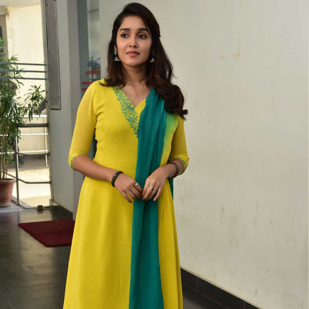 అనిఖా సురేంద్రన్ చైల్డ్ నటిగా చాలా సినిమాలు చేసింది. ఈమధ్య విడుదల అయిన నాగార్జున నటించిన 'ఘోస్ట్' సినిమాలో కూడా టీనేజ్ అమ్మాయిగా నటించింది. అలాగే తమిళ సూపర్ స్టార్ అజిత్ సినిమాలో కూడా టీనేజ్ అమ్మాయిగా నటించిన అనిఖా మొట్ట మొదటి సారిగా కథానాయికగా గా నటిస్తున్న చిత్రం 'బుట్ట బొమ్మ'