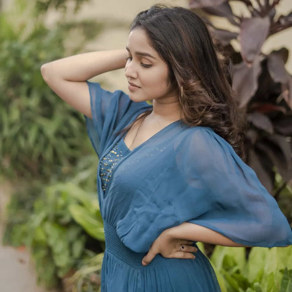 అనిఖా సురేంద్రన్ చైల్డ్ నటిగా చాలా సినిమాలు చేసింది. ఈమధ్య విడుదల అయిన నాగార్జున నటించిన 'ఘోస్ట్' సినిమాలో కూడా టీనేజ్ అమ్మాయిగా నటించింది. అలాగే తమిళ సూపర్ స్టార్ అజిత్ సినిమాలో కూడా టీనేజ్ అమ్మాయిగా నటించిన అనిఖా ఫొటోస్ చూస్తే మైండ్ బ్లోయింగ్ అంతే.. ఈ అమ్మడిని చూసిన ఎవరైనా ఫిదా అవ్వాల్సిందే..
