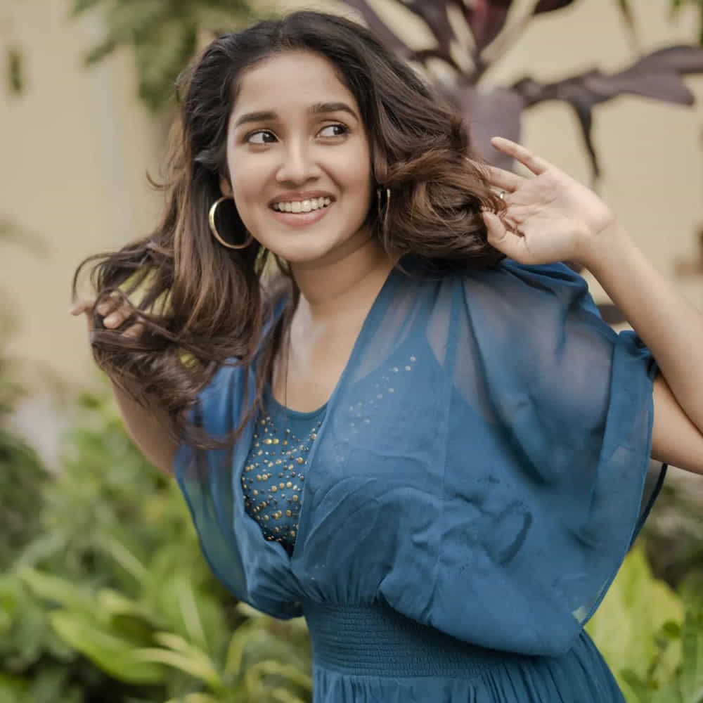అనిఖా సురేంద్రన్ చైల్డ్ నటిగా చాలా సినిమాలు చేసింది. ఈమధ్య విడుదల అయిన నాగార్జున నటించిన 'ఘోస్ట్' సినిమాలో కూడా టీనేజ్ అమ్మాయిగా నటించింది. అలాగే తమిళ సూపర్ స్టార్ అజిత్ సినిమాలో కూడా టీనేజ్ అమ్మాయిగా నటించిన అనిఖా ఫొటోస్ చూస్తే మైండ్ బ్లోయింగ్ అంతే.. ఈ అమ్మడిని చూసిన ఎవరైనా ఫిదా అవ్వాల్సిందే..