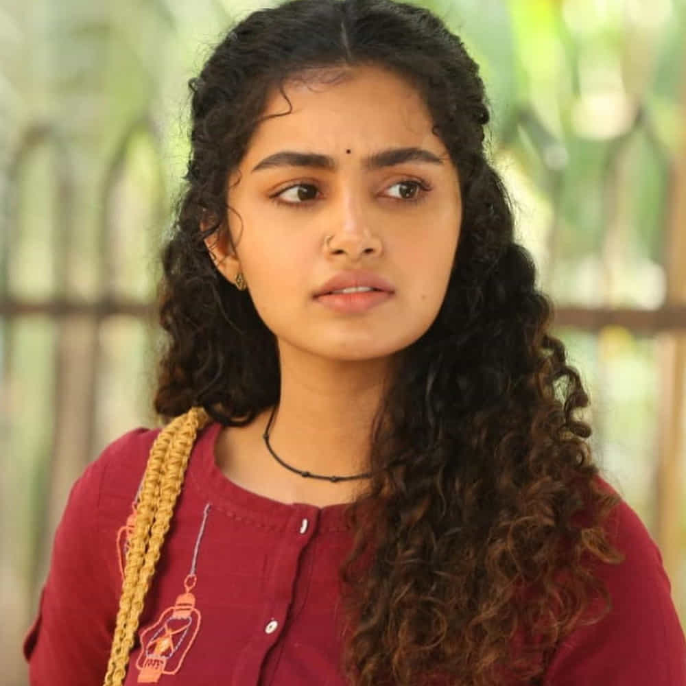 " ఇలా నేను ఆమెతో నా ప్రయాణాన్ని ప్రారంభించాను..అందుకు నేను పెద్దగా ఏం చేయలేదు.. మా అమ్మ పాత చెవి కమ్మలు పెట్టుకున్నాను.. నేను ఏడవ తరగతి చదువుతున్న సమయంలో వార్షిక రోజు వేడుకలో నాకోసం కొనగోలు చేసిన ముక్కు పుడకను పెట్టుకున్నాను. "