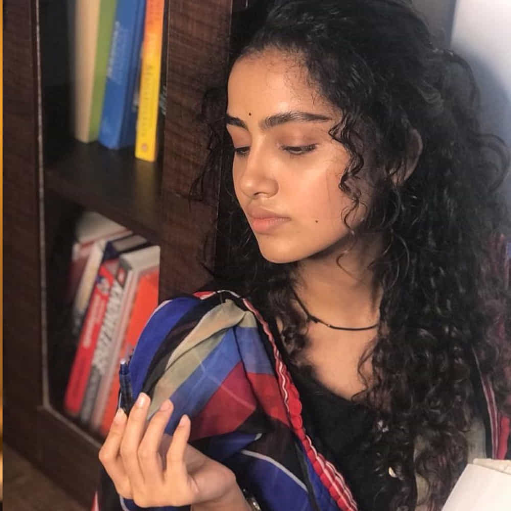 "ఆ తర్వాత నల్లటి పాతదారం.. చిందరవందరగా ఉన్న జుట్టు.. ఒక పుస్తకం.. అంతే.. ఫస్ట్ ఫోటో వెంటనే దర్శకుడికి పంపాను. వెంటనే అతను మా నందిని దొరికేసింది అని చెప్పాడు. ఇక అలా సినిమా మొత్తం కొనసాగింది." అంటూ రాసుకొచ్చింది. 