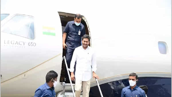 Andhra Pradesh: ఏపీ రాజధానిపై సీఎం జగన్ సంచలన ప్రకటన.. త్వరలో తాను కూడా అక్కడికే అంటూ..