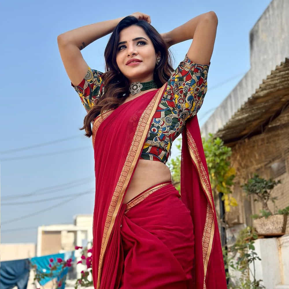 సామజిక మాధ్యమాల్లో చురుకుగా ఉంటున్న అషు రెడ్డి.. నిత్యం ఓ కొత్త ఫోటోషూట్ పోస్ట్ చేస్తూ వస్తోంది. రోజుకు రోజుకు తన డ్రెస్సింగ్ సెన్స్ మారుస్తూ రావడం, అందాల డోస్ పెంచడం లాంటివి చూస్తూనే ఉన్నాం. తాజాగా మరో ఫోటో షూట్ తో పిచ్చెక్కిస్తున్నాం.