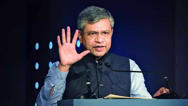 Vande Bharat Express: వందే భారత్లో ఆ తరహా క్లీనింగ్ ప్రక్రియ.. ఇకపై అలా చేయకండి: కేంద్ర మంత్రి అశ్విని వైష్ణవ్..