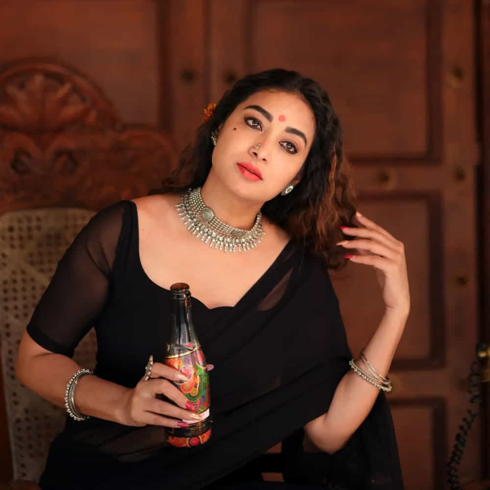 బిగ్బాస్ ద్వారా వెలుగులోకి వచ్చిన భామ భాను శ్రీ అటు వెండితెరతో పాటు బుల్లితెరపై కూడా తన సత్తా చాటి అభిమానులను సంపాదించుకుంది. ఏడు చేపల కథతో ఈ భామ టాలీవుడ్ అభిమానుల్లో సెగలు పుట్టిస్తోంది.