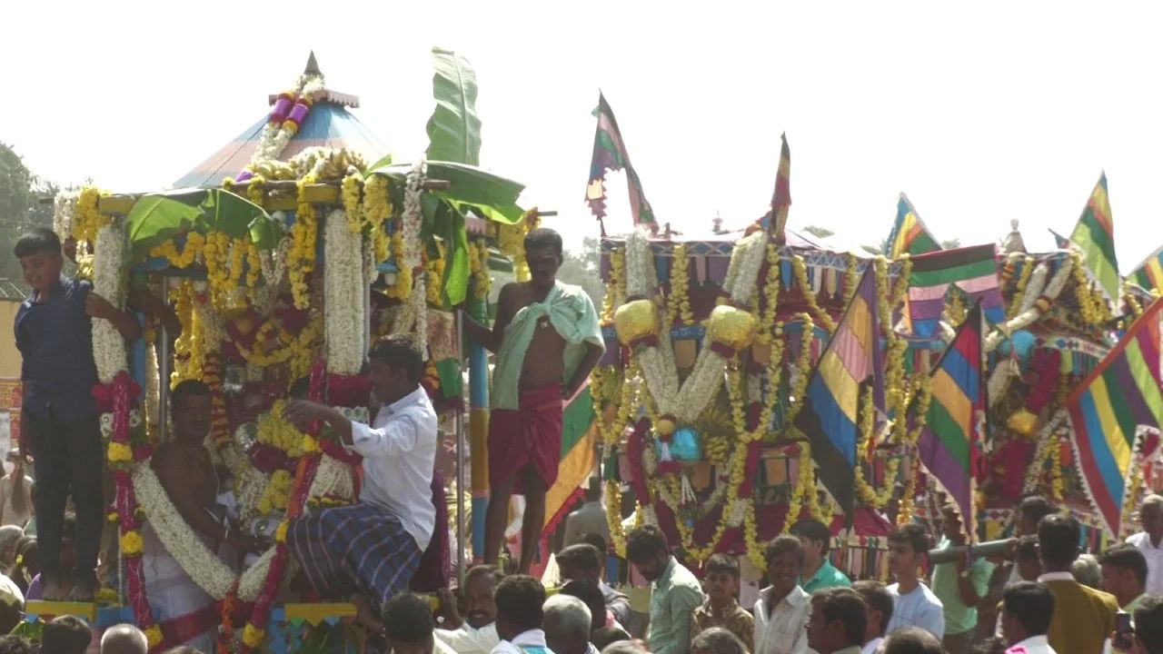 ఈ ఎద్దుల బండి ఉత్సవం 23 గ్రామాల్లో అంగరంగ వైభవంగా జరుగుతుంది. ఈ పండుగకు గ్రామస్తులు తమ బంధువులందరినీ ఆహ్వానిస్తారు. కరోనా వైరస్ వెలుగు లోకి వచ్చిన తర్వాత.. ఈ జాతరపై నిబంధనలుండగా.. మళ్ళీ ఇప్పుడు ప్రజలందరూ కలిసి జాతరలో పాల్గొని సంబరాలు చేసుకున్నారు. 