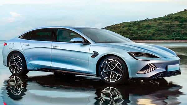 BYD Electric Car: టెస్లా పోటీగా భారత మార్కెట్లోకి ఎలక్ట్రిక్ కారు.. ఒక్కసారి ఛార్జింగ్తో 700 కి.మీ మైలేజీ