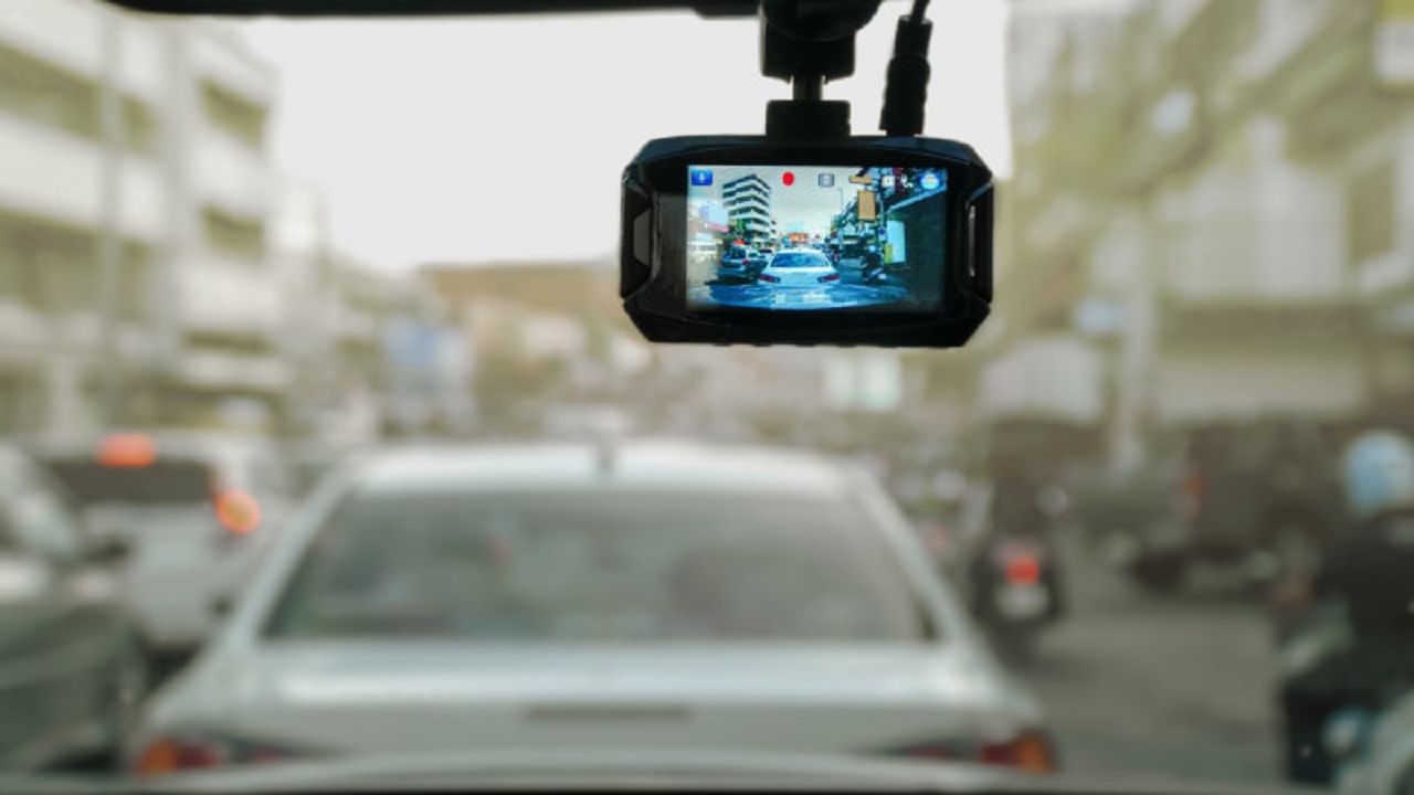 Dash Board Camera: కారు దొంగతనాలను అరికట్టేందుకు అమెజాన్ కొత్త డివైజ్.. దీంతో మీ వాహనం ఇక సేఫ్..