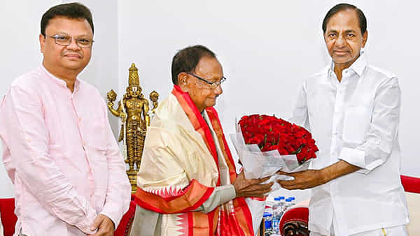 Telangana: బీఆర్ఎస్లో చేరిన ఒడిశా మాజీ సీఎం.. గులాబీ కండువా కప్పి ఆహ్వానించిన తెలంగాణ సీఎం కేసీఆర్..