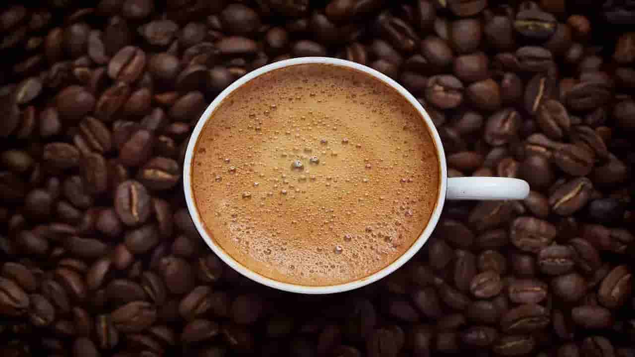 Coffee Addiction: కాఫీ కప్పులకు కప్పులు అతిగా తాగేస్తున్నారా...అయితే గుండెకు ప్రమాదం కొని తెచ్చుకున్నట్లే...